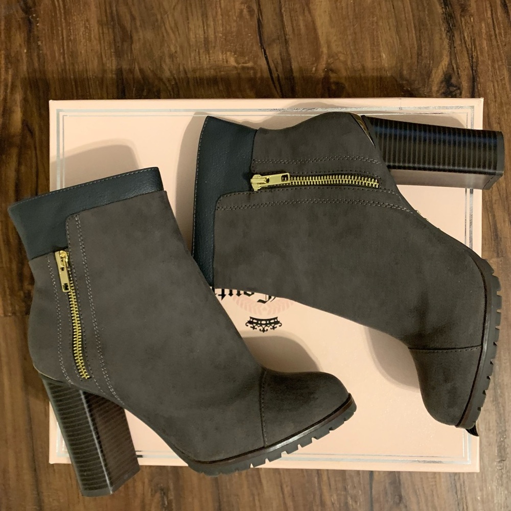 Juicy Couture ankle suede/leather charcoal bootie